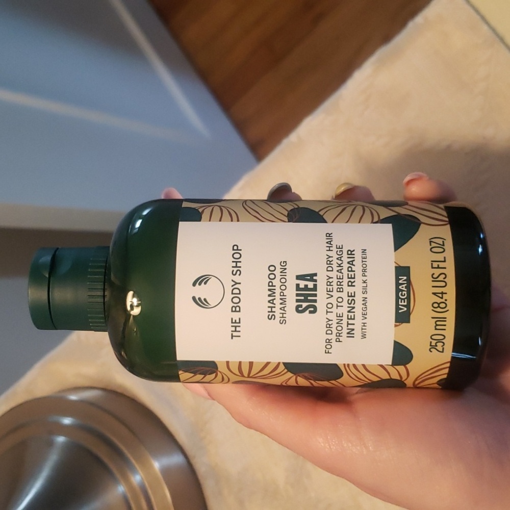 New the body shop shea shampoo